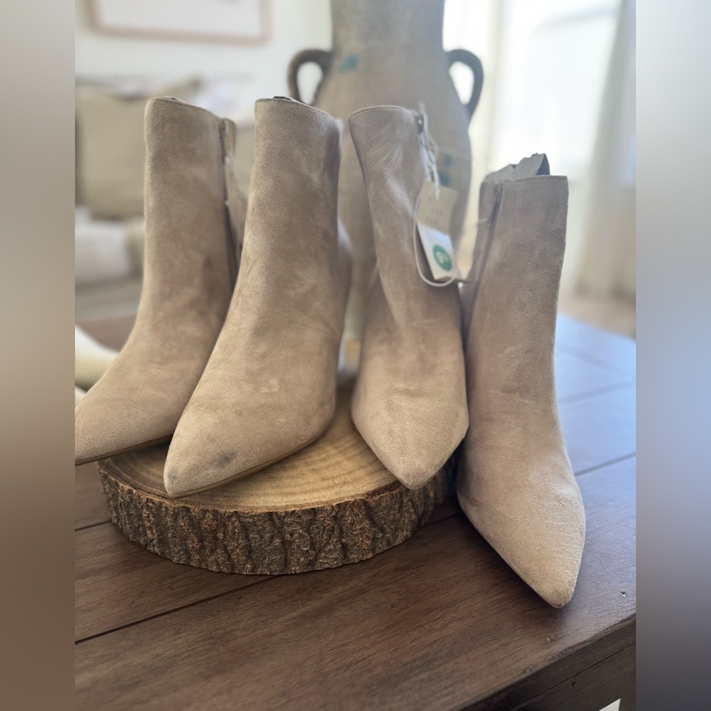 A New Day Women's Taupe Cullen Ankle Boots
SIZE 9.5 - Picture 5 of 9